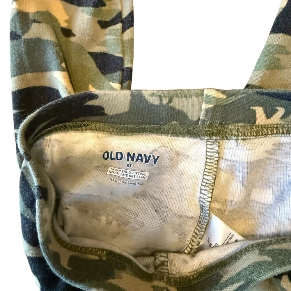 Old Navy Green Camo Kids Pajama Set